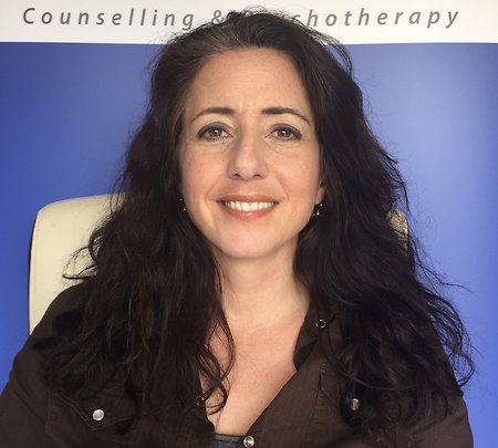 Victoria Nelson UKCP Psychotherapist . ProfilepicFinal 